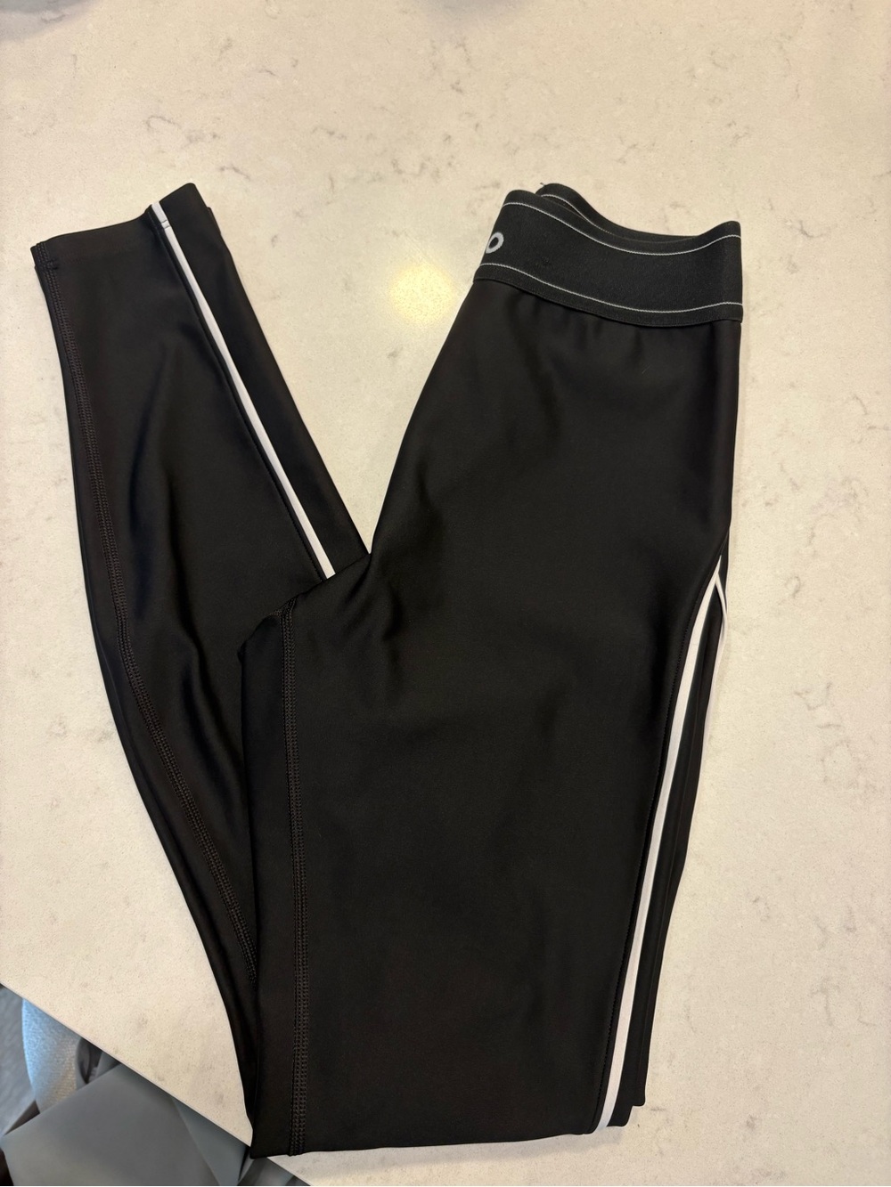 Alo Women’s Black Leggings & Sports Bra Set - Picture 7 of 7